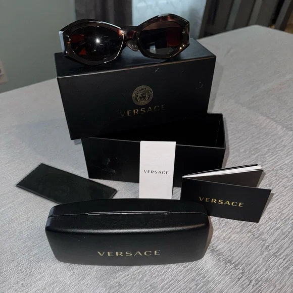 Versace Elegant Black Sunglasses